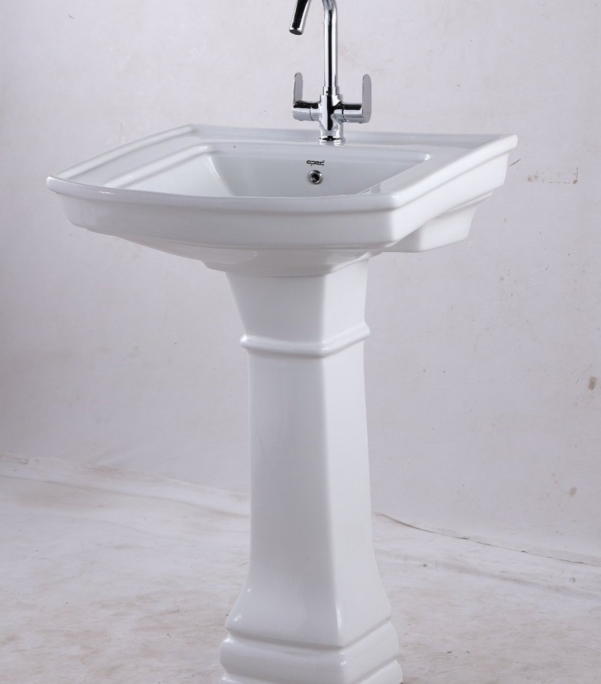 Spak Pedestal Wash Basin - Victoria WB 4001
